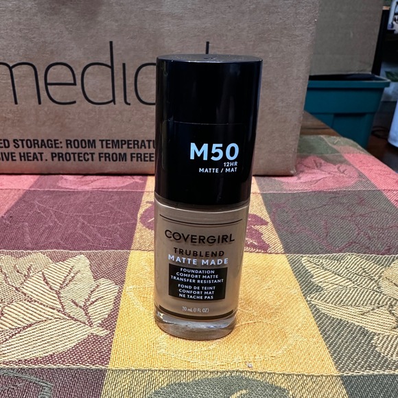 CoverGirl TruBlend Matte Made Liquid Foundation M50 New sealed - Picture 1 of 2